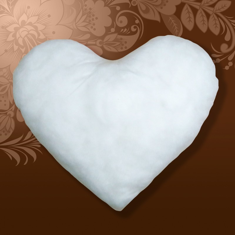 На кровати одна подушка сердце. Подушка сердце для сублимации. Подушка сердце белая. Подушка сердце под сублимацию. Подушка для сублимации сердечки.